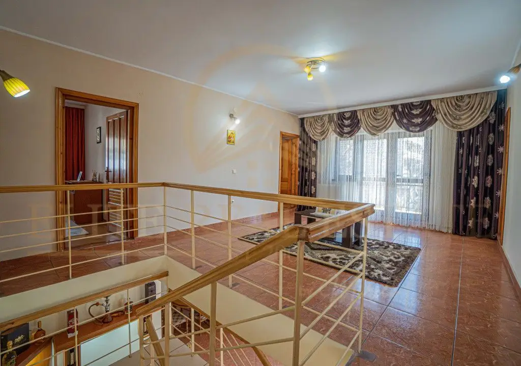 Agigea - Vila D+P+1E+M pe un teren de 772 mp cu o deschidere de 21,46 m.