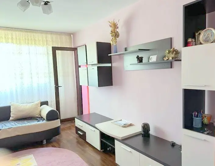 De vanzare apartament cu 3 camere, micro 38, et. 3, 63.000 euro