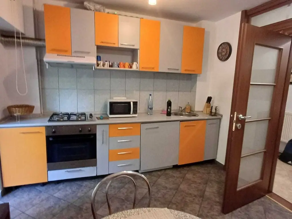 BRASADAS închiriază ap 2 cam etaj 1 Unirii fantani,