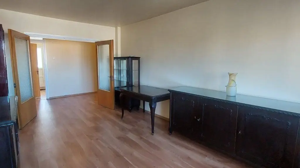 Vand apartament 4 camere situat la 10 min de Piata Unirii