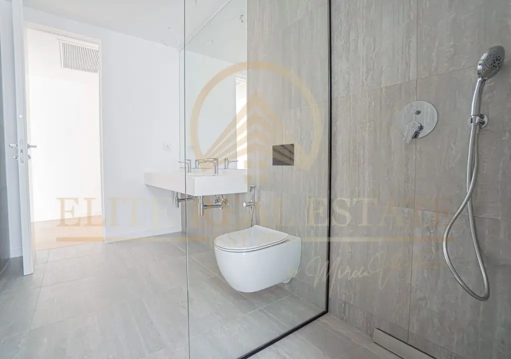 Stațiunea Mamaia - Vânzare apartament cu 4 camere, 3 bai cu vedere la lac.