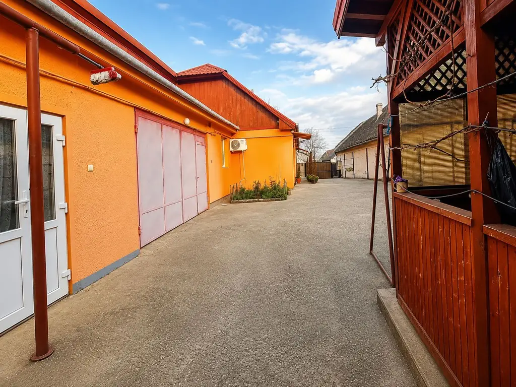 Casă individuală, teren generos de 1.348mp, poziție centrală, Giarmata