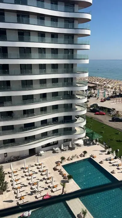Apartament de 3 Camere și Terasă Panoramică în Complex Casa del Mar