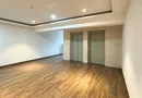 Vând apartament 3 camere 3 minute de Coresi complex ISARAN