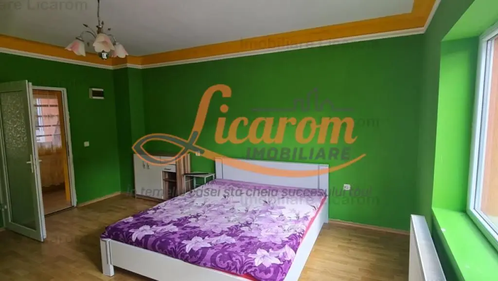 Casa individuala cu 2 apartamente, 6 camere,teren 403 mp,ASTRA.