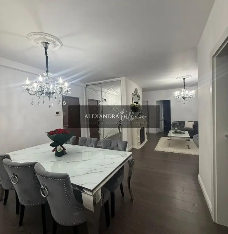 Apartament 3 camere decomandate, 2 bai,balcon, etaj intermediar, garaj
