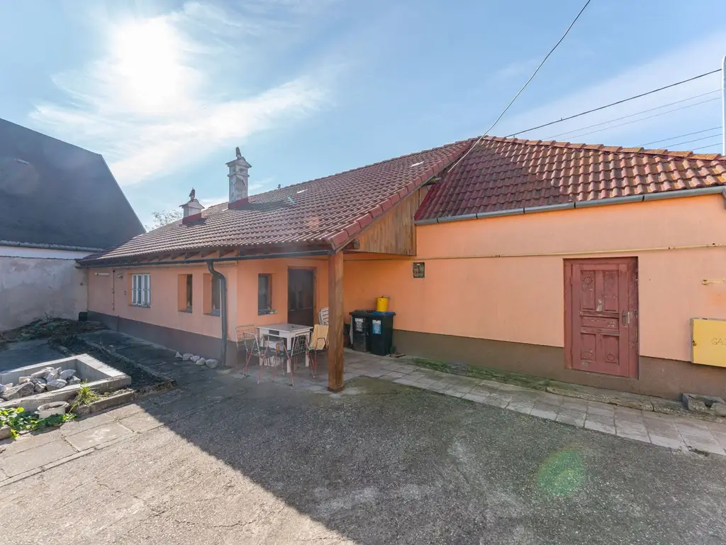 Casă individuală de renovare în Bod, Brașov
