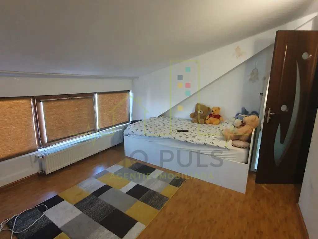 Apartament pe doua nivele cu scara interioara