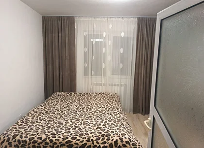 De vanzare apartament 3 camere – Micro 40 – Parter cu gradina, 58.000 euro