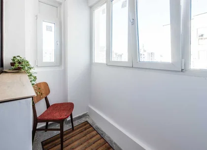 Inchiriez ap 2 camere, semi-decom, renovat, sector 6, 400 Euro/luna