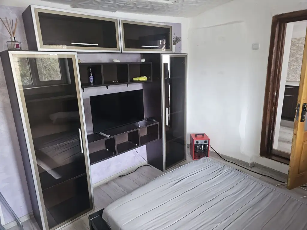 Casa 35 mp cu curte 300 mp, Micro 17 – Str. Oltului, 250 euro lunar