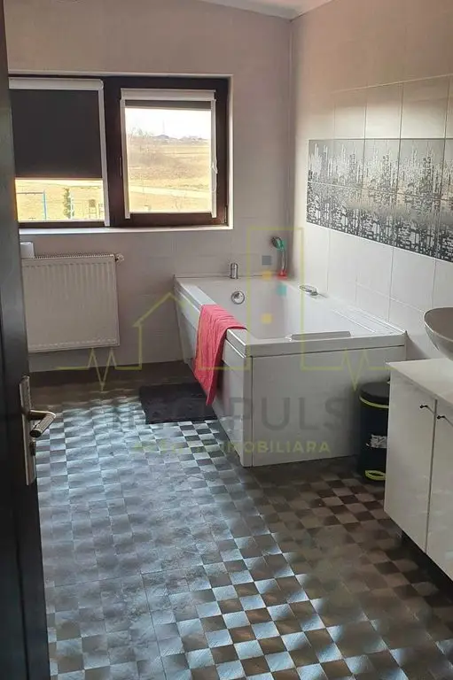 1/2 duplex in Sag cu 4 camere