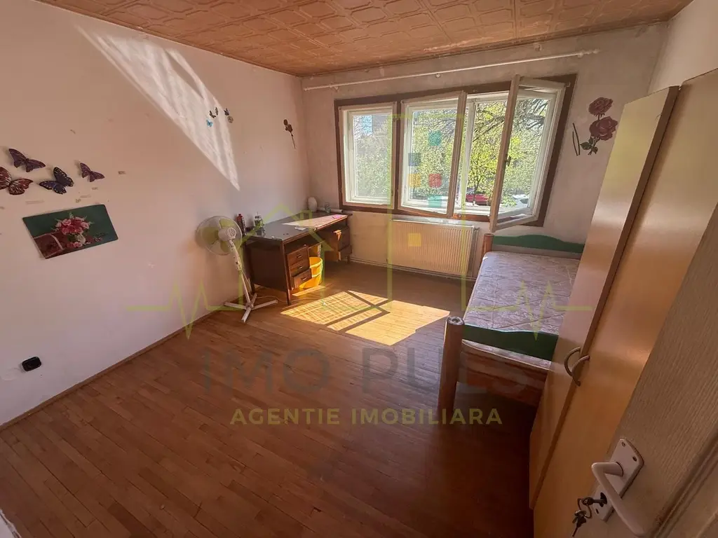 Cetatii. Etaj 1. Centrala proprie. 4 camere transformat in 3 camere decomandat