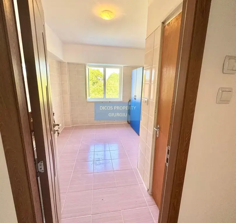 Apartament 2 camere, decomandat – Zona Centrală, bloc Lumina