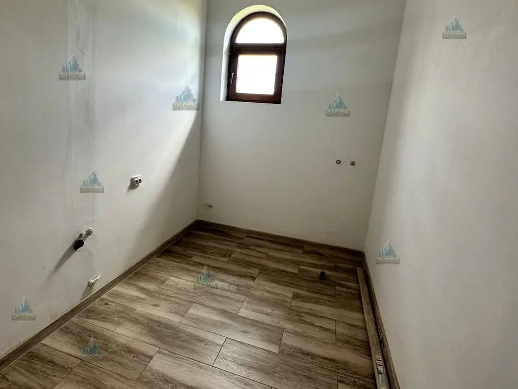 Vilă de vânzare 1500 mp teren