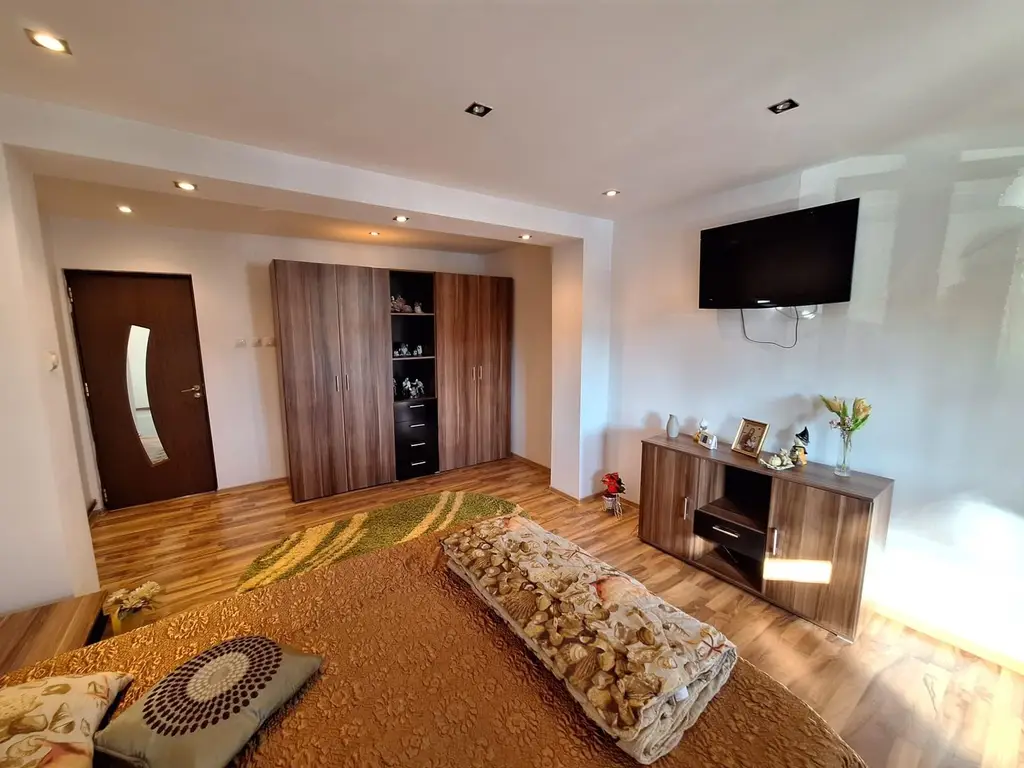 Inchiriere apartament la casa, Centru Bascov