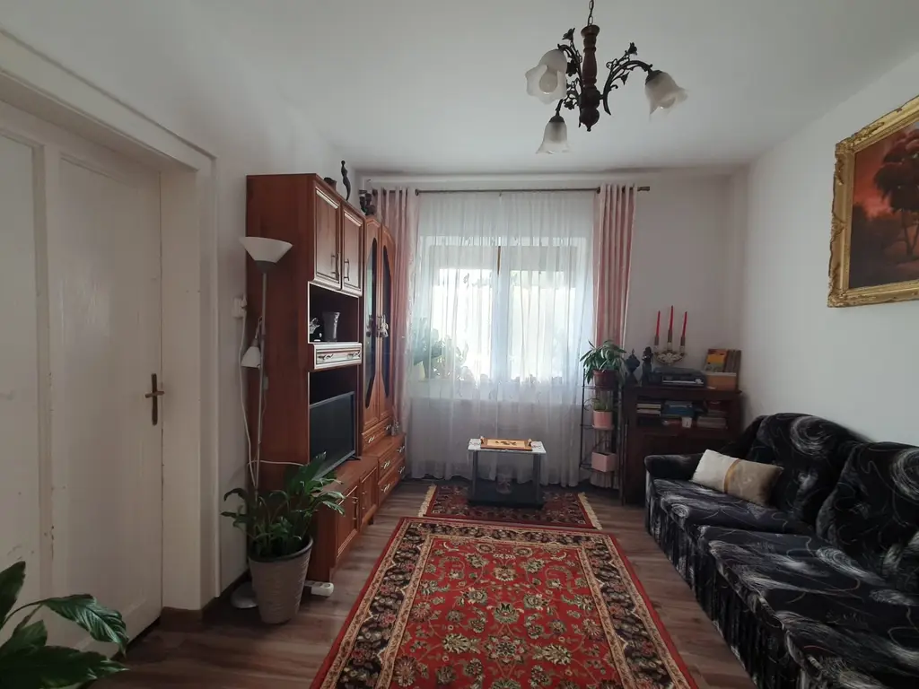 Vand apartament la casă cu curte – zonă centrală aproape de Malul Mureșului