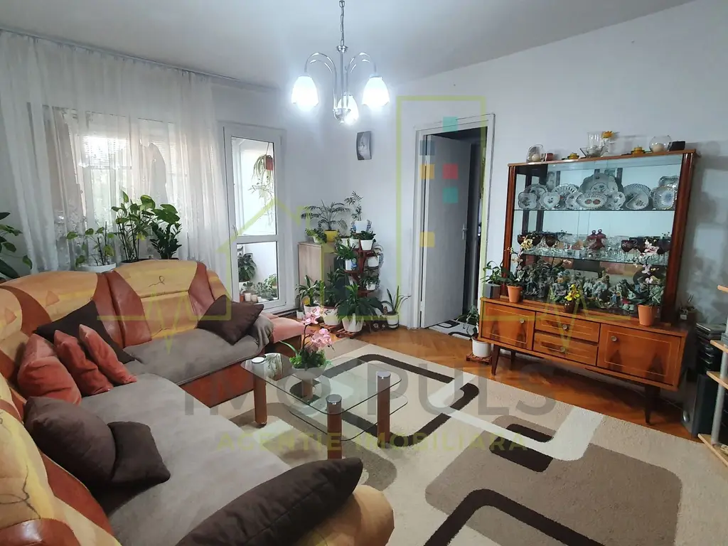 3 Camere. Centrala proprie.Bloc cu acoperis.