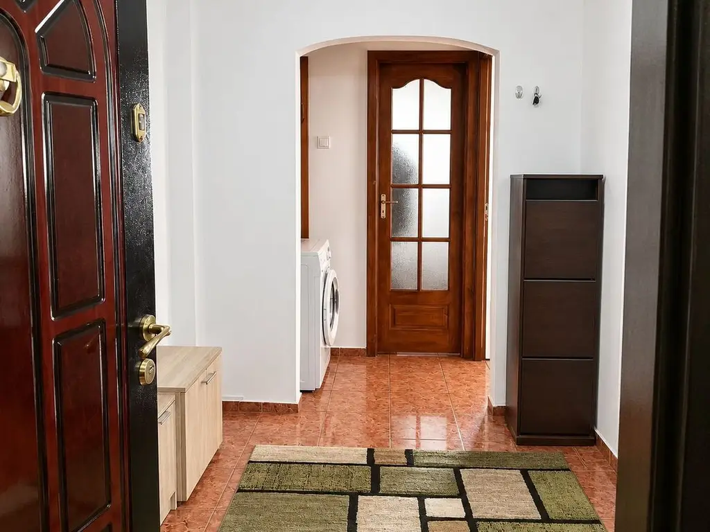 Apartament 2 camere decomandat de închiriat | Zona Soarelui | Etaj 2 |