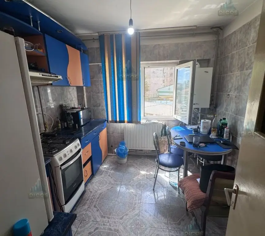 Apartament 3 camere de vânzare – Zona Centrală