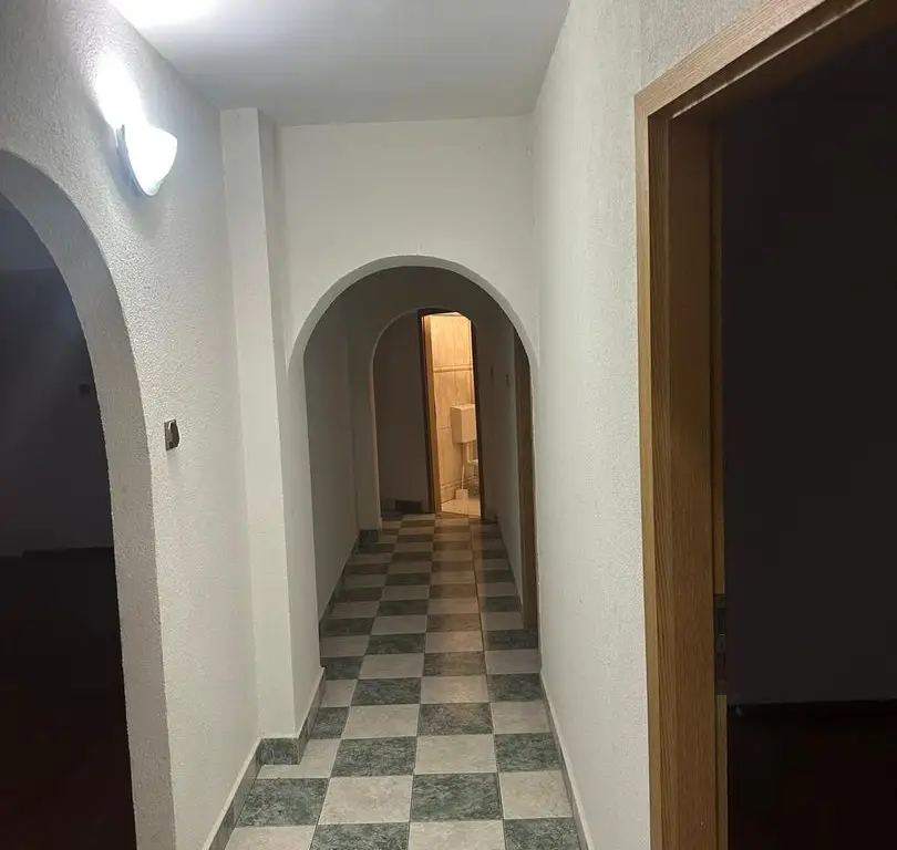 BRASADAS vinde ap cu 4 cam RENOVAT, 106mp, etaj 1 în zona SOARELUI.