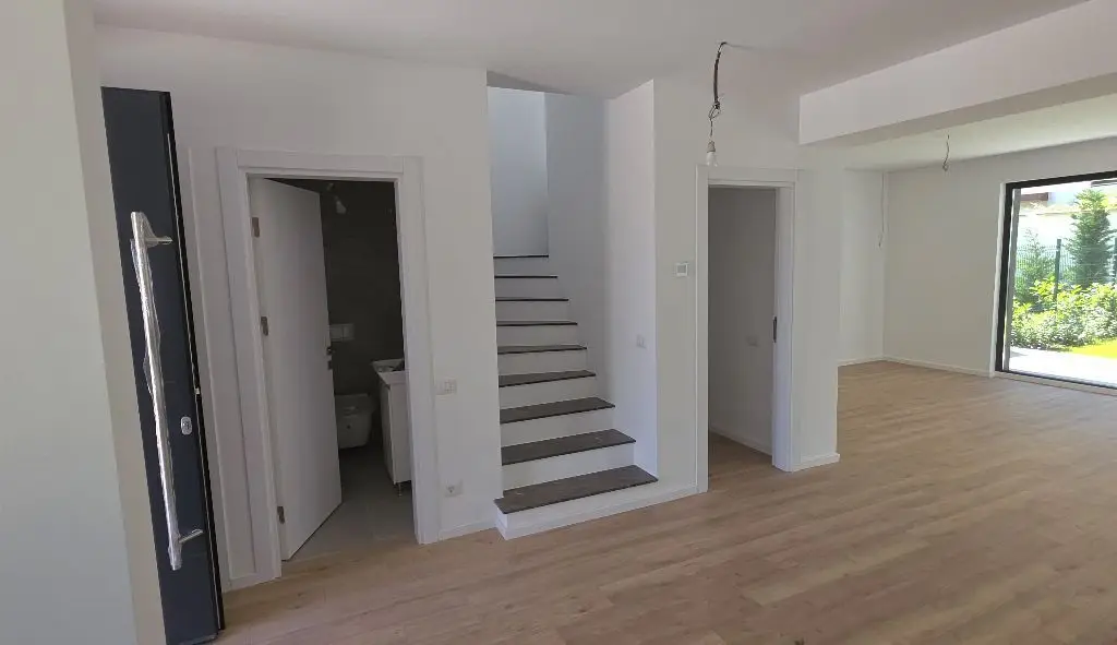 Giulesti duplex P+1 4 camere de vanzare