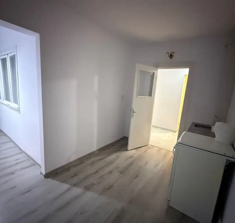 De vanzare apartament cu 2 camere, etaj 4/4, recent renovat, 33.000 euro
