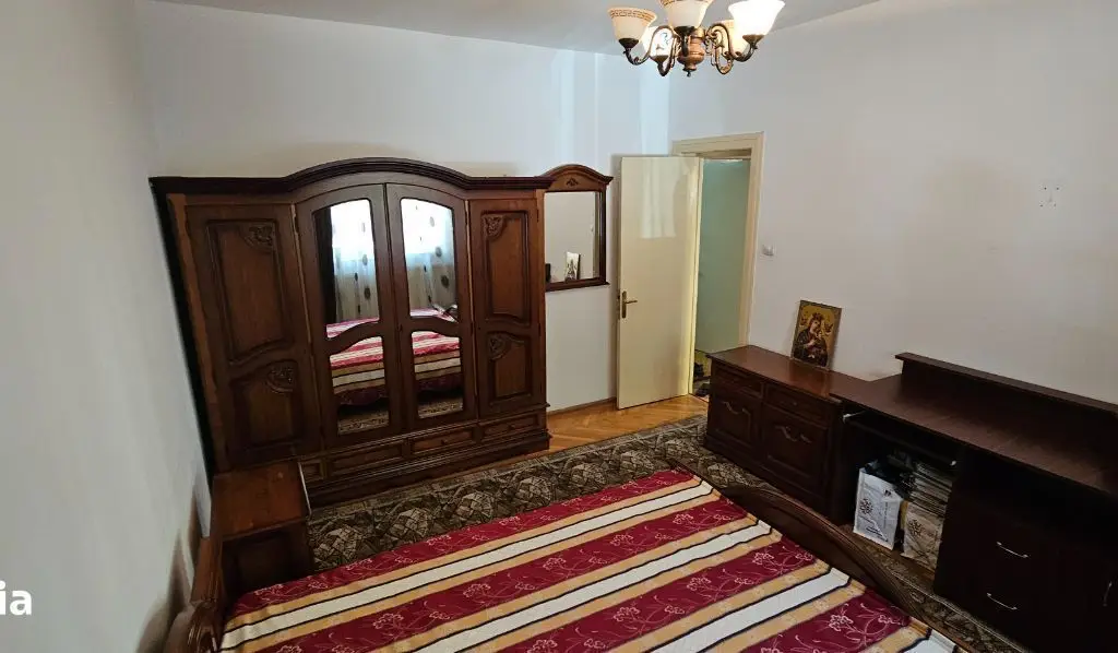 Vila P+1 Piața Muncii , strada Orzari, apartament cu 3 camere la Parer
