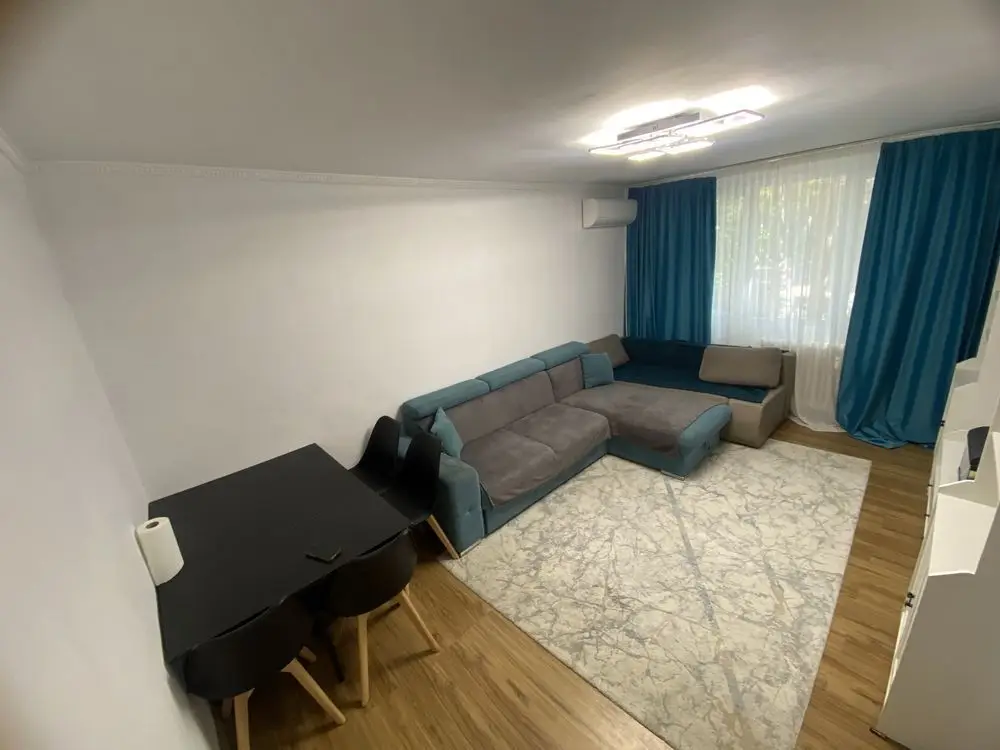 Vând apartament