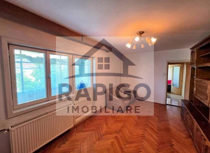Vand apartament cu 2 camere decomandat in Calea Lipovei