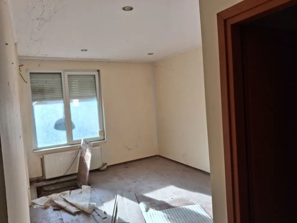 Casa RENOVATA partial 8 cam 6 ari 550mp garaj Ana Ipatescu.