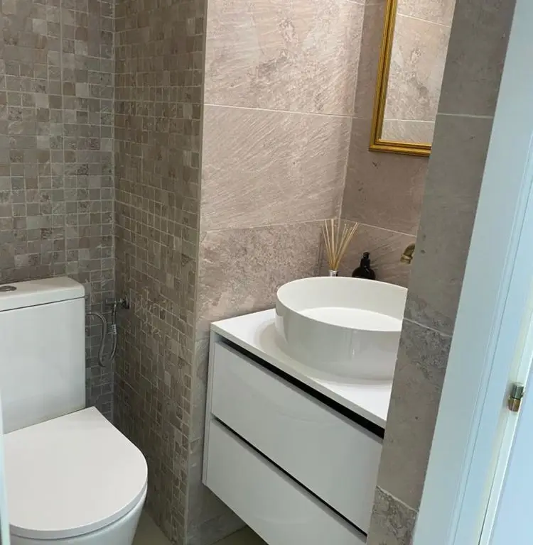 Inchiriez apartament zona Decebal