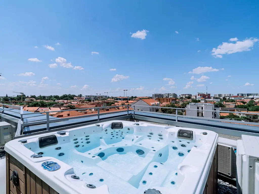 Penthouse 4 camere, ultracentral, Oradea. 800 000 E. Comision 0