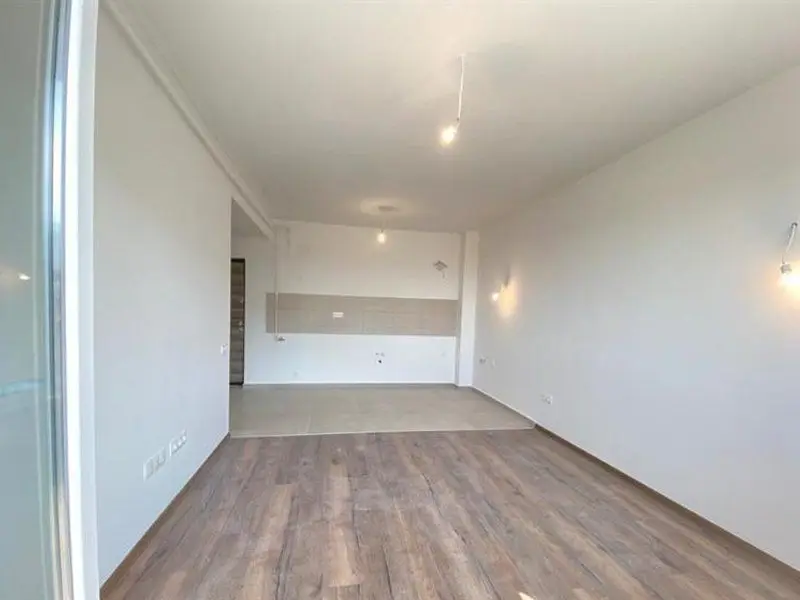 Apartament tip studio pozitionat la etajul 1 zona Tractorul Brasov