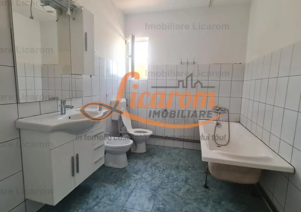 Proprietate in Cristian cu trei constructii+o fundatie,450000euro