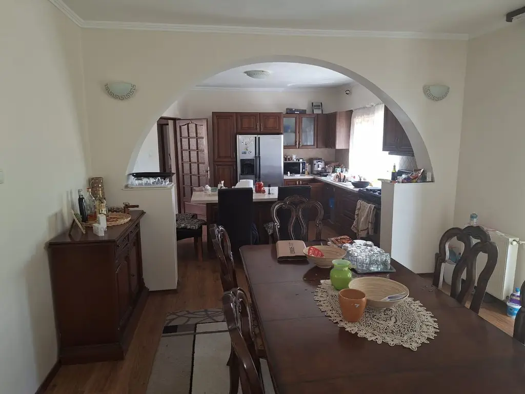 BRASADAS vinde casa individuala 8 cam teren 10 ari Unirii.