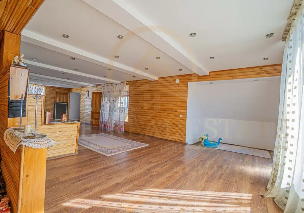 Agigea - Vila D+P+1E+M pe un teren de 772 mp cu o deschidere de 21,46 m.