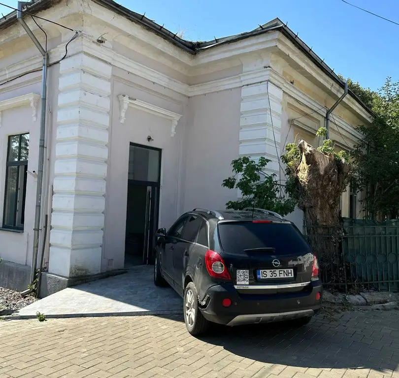 Persoana fizica !! vand casa Centru  !! 1160 Mp !! rate !!