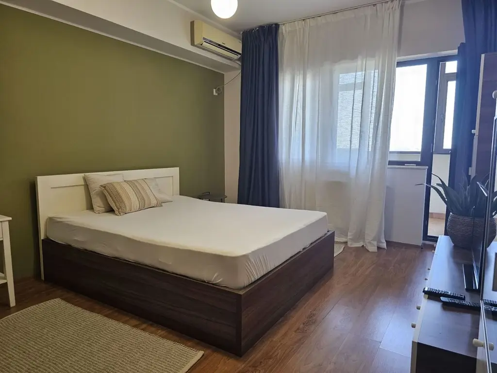 De inchiriat o camera Italian Residence, etaj 9/12, 420 euro