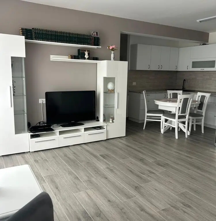 BRASADAS vinde ap 3 cam Gellert Etaj 3/4 Loc parcare cu CF.
