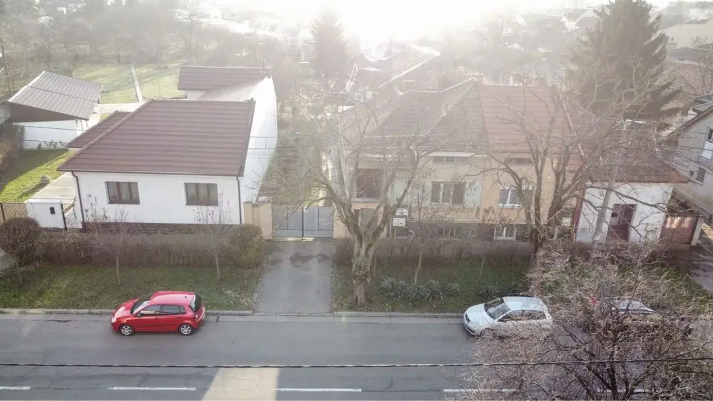 BRASADAS vinde parte de casa, str Unirii cu 7 ari teren.