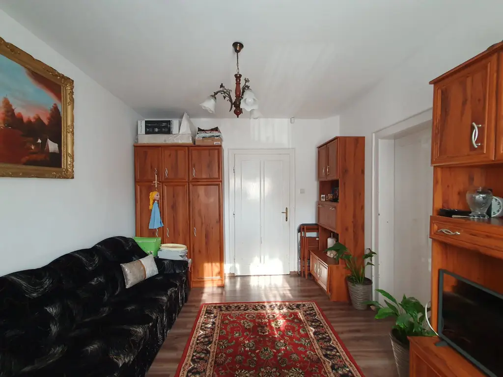 Vand apartament la casă cu curte – zonă centrală aproape de Malul Mureșului