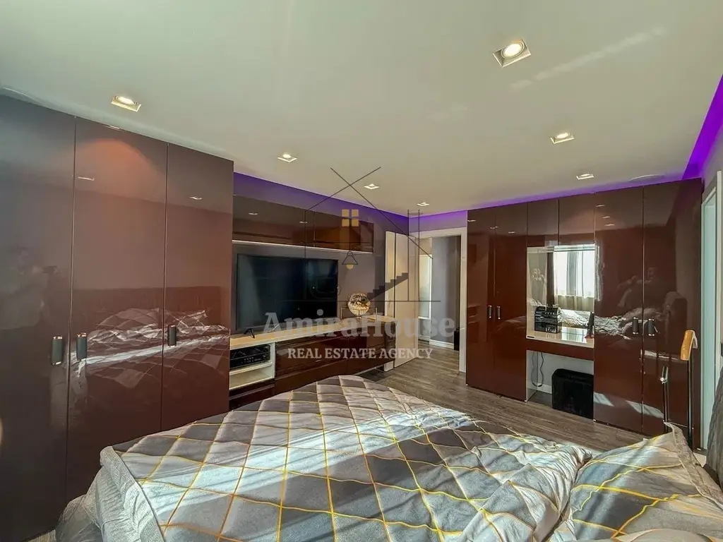 Apartament 3 camere tip Penthouse, 80 mp, 30 mp terasa, boxa, 2 parcari, Marasti