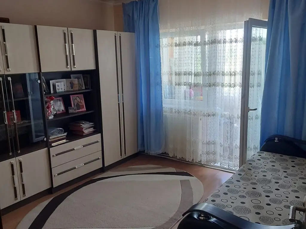 BRASADAS vinde ap 2 cam etaj 3/4 Soarelui.