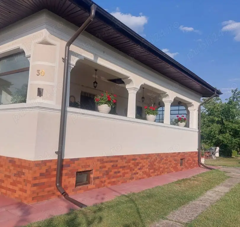 Casa la 40 km de București și la 15km de Ploiesti