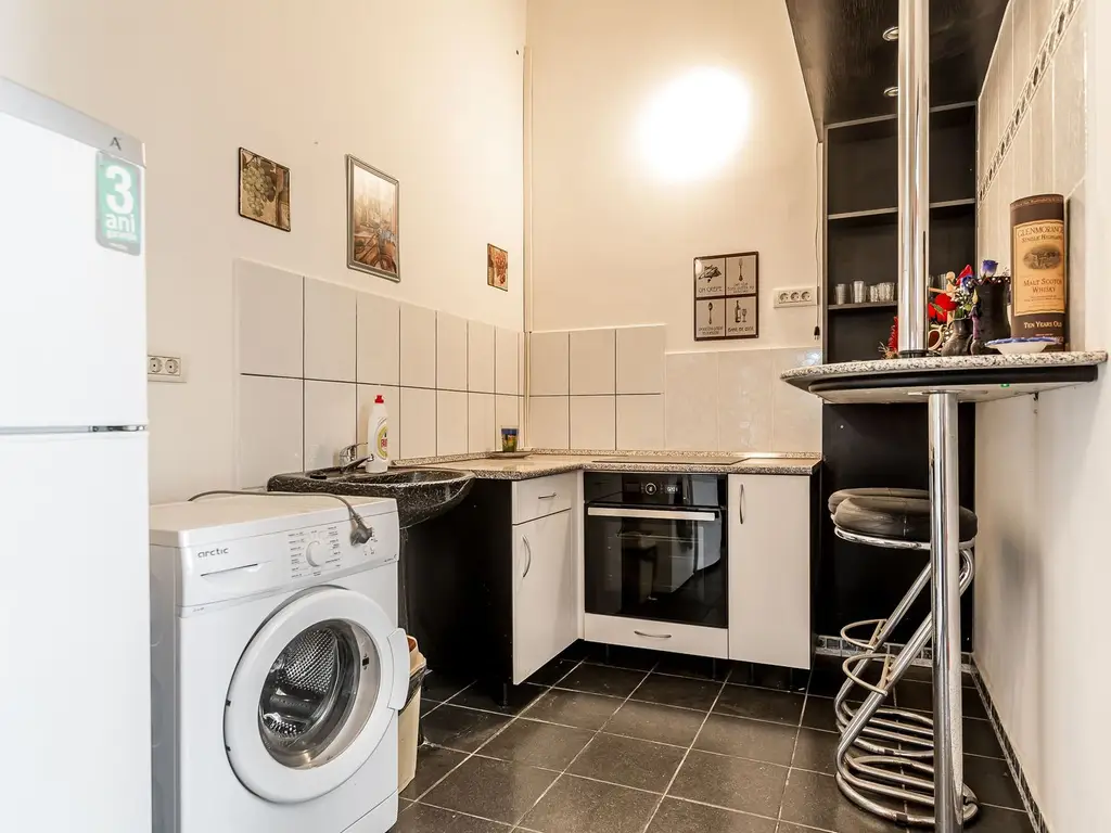 Apartament ultracentral cu 3 camere plus un bonus Comision 0
