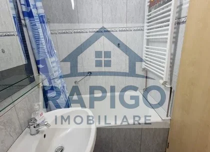 Apartament cu 2 camere decomandate, situat în zona Dacia