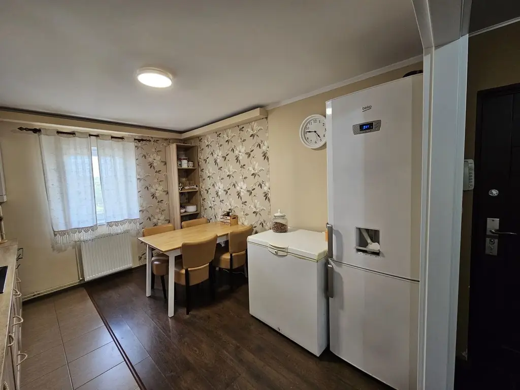 APARTAMENT 3 CAMERE LIPOVEI