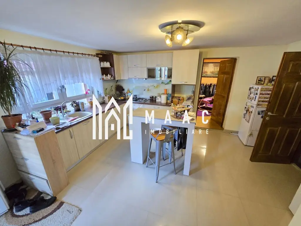 Casa 7 camere 3 bai 2 intrari Zona Garii