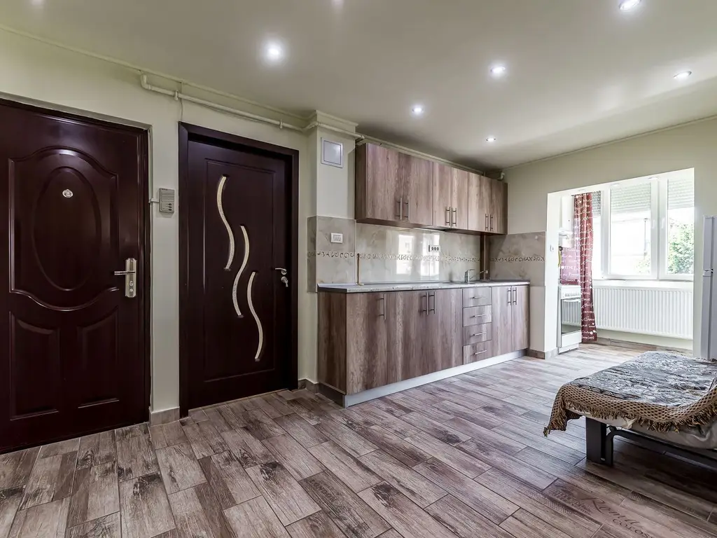 REZERVAT! Ap 2 camere, renovat, 2 balcoane. Cartier Alfa Arad